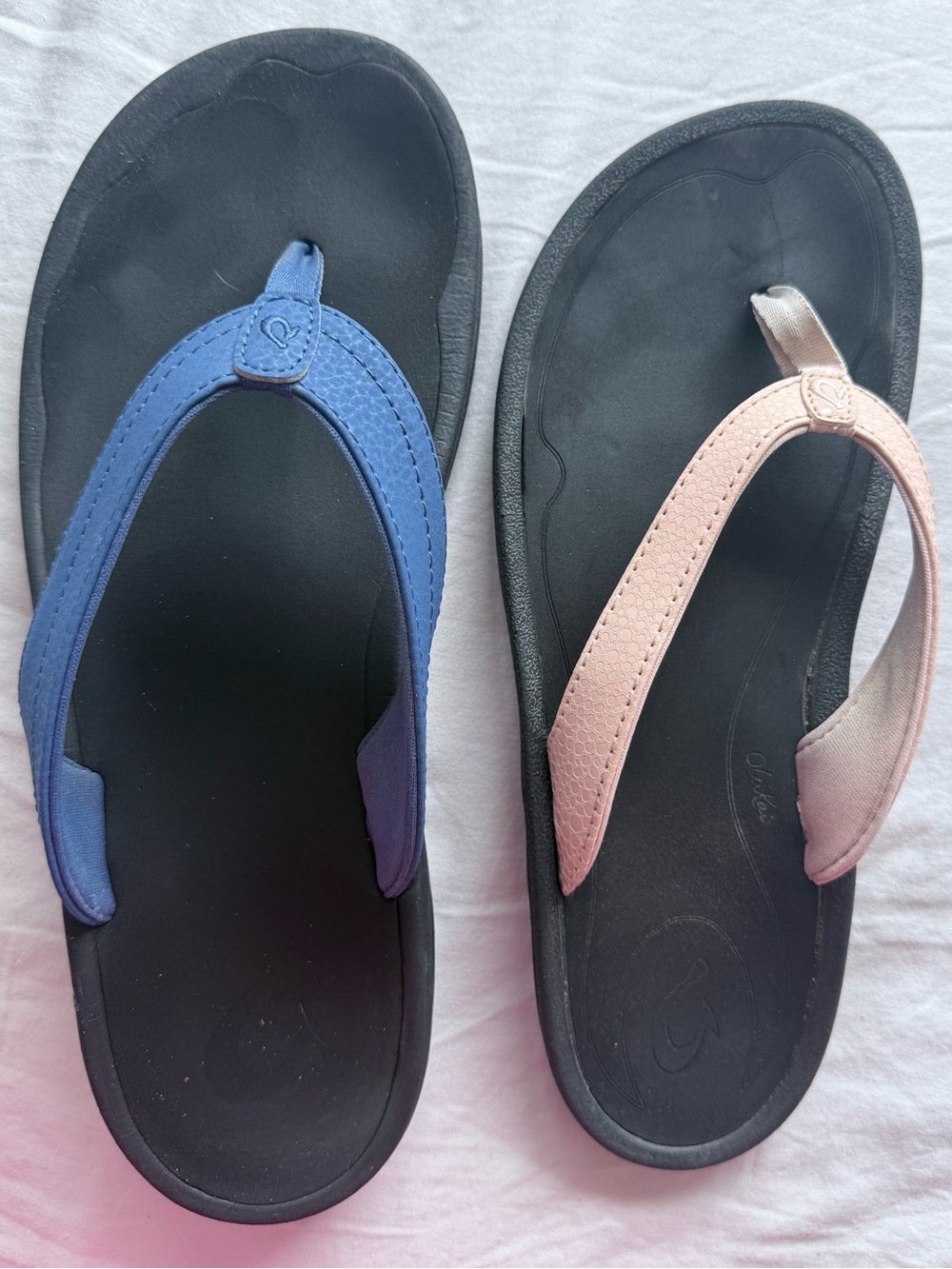 OluKai Women's Pink and Black Leather Thong Sandals 9 - Picture 9 of 9